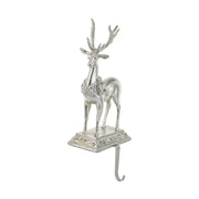 Glamour stílusú, ezüstszínű szarvassal díszített karácsonyi zoknitartó.