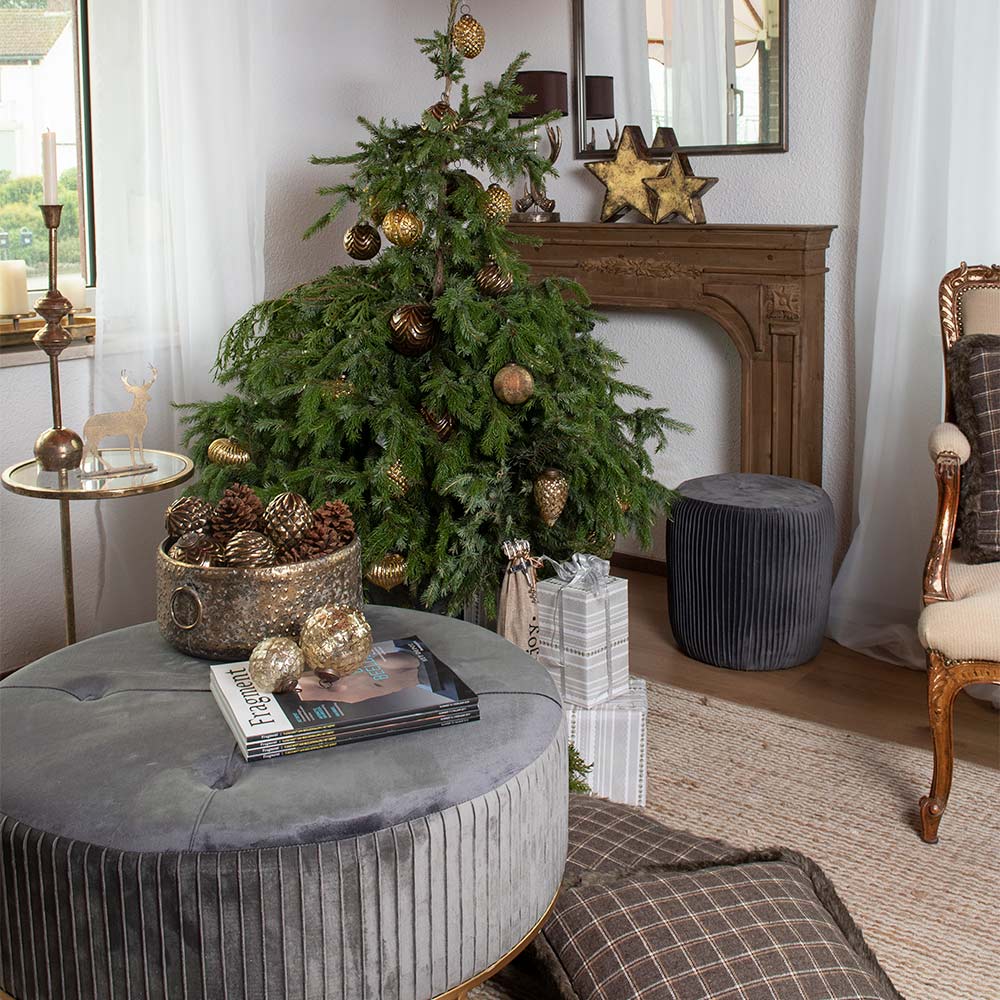 apró, csillag formájú dombormintákkal díszített, antikolt felületű, óarany színű karácsonyi fém kaspó