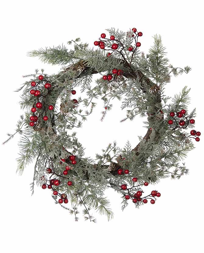 Piros bogyókkal díszített, ezüstös zöld színű mesterséges fenyőágakból készült karácsonyi koszorú, ajtódísz.