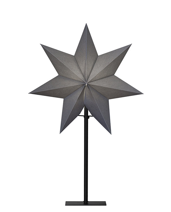 Modern, skandináv stílusú, 55 cm magas, szürkeszínű papírból készült, csillag formájú karácsonyi dekorációs lámpa fém talapzaton.