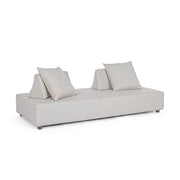 Homokszürke színű kerti kanapé.