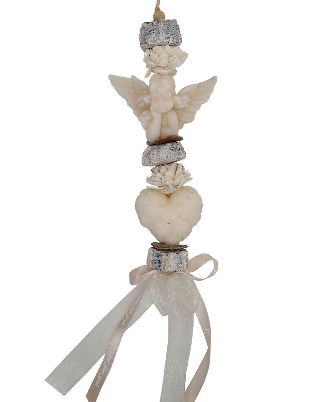Vintage stílusú, kókusz illatú kézműves illatfüzér, dombormintás szív dísszel és angyal formájú krémviasz figurával 