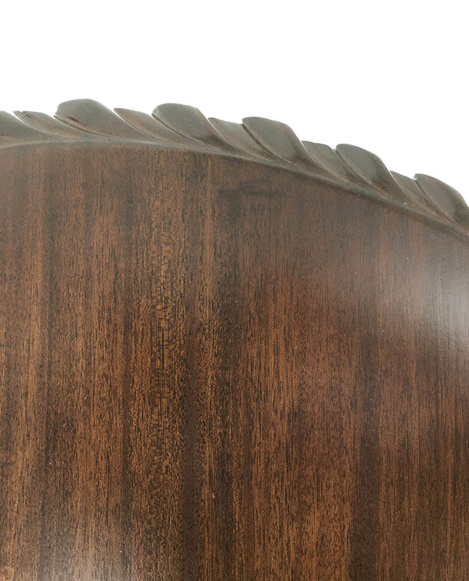 Tömör mahagónifából készült klasszikus koloniál stílusú kézműves fiókos kisasztal