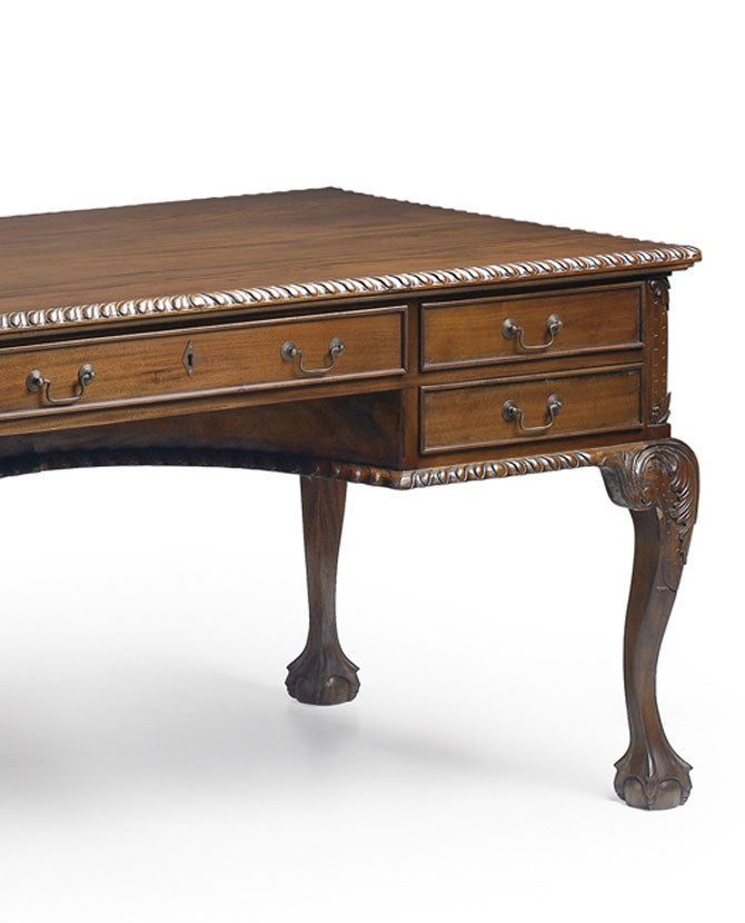 Tömör mahagónifából készült Chippendale stílusú kézműves íróasztal