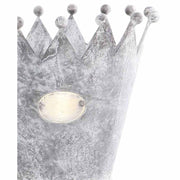 Korona formájú fém bádog kaspó cink felülete.