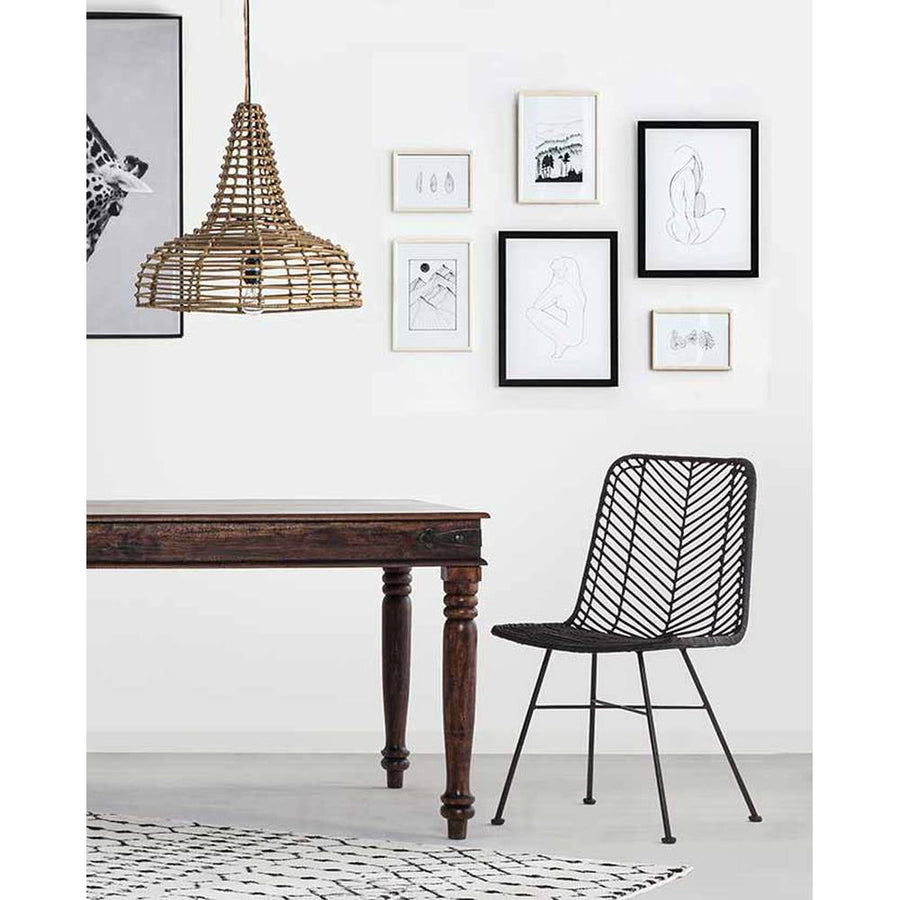 Skandináv kortárs stílusú, fekete színű, valódi rattanból készült formatervezett étkezőszék.