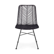 Skandináv kortárs stílusú, fekete színű, valódi rattanból készült formatervezett étkezőszék.