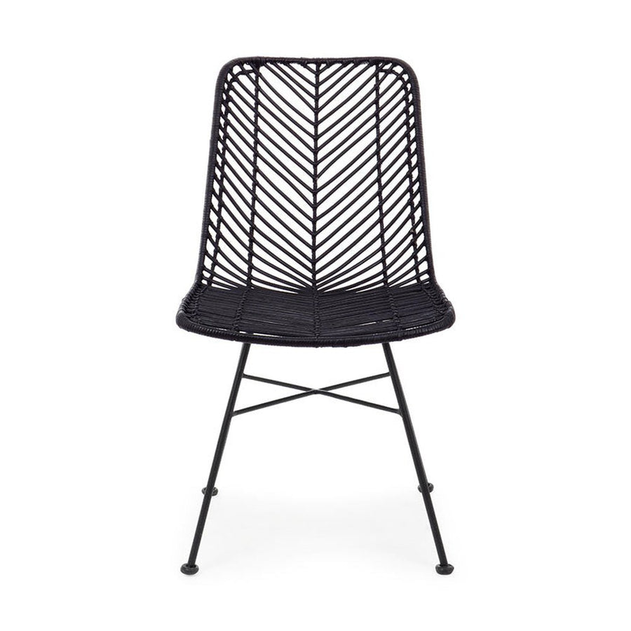 Skandináv kortárs stílusú, fekete színű, valódi rattanból készült formatervezett étkezőszék.