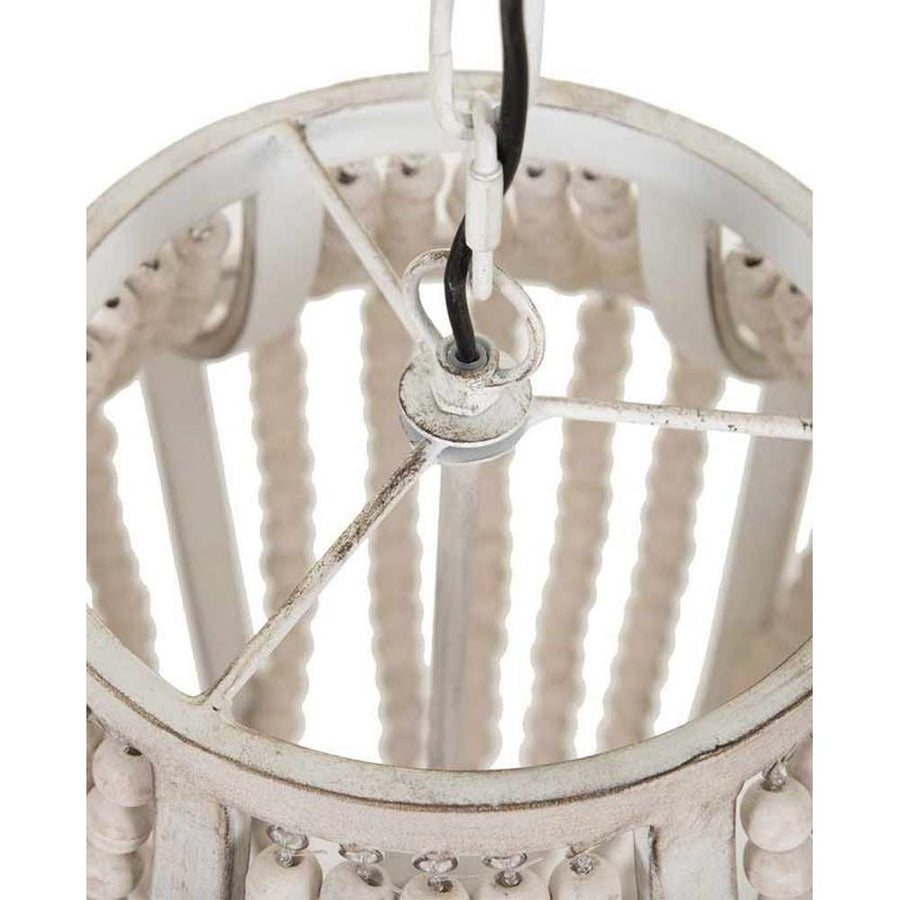 Kortárs mediterrán stílusú, patinás krém színű fémből és fehér színű tölgyfa gyöngysorból készült függeszték lámpa