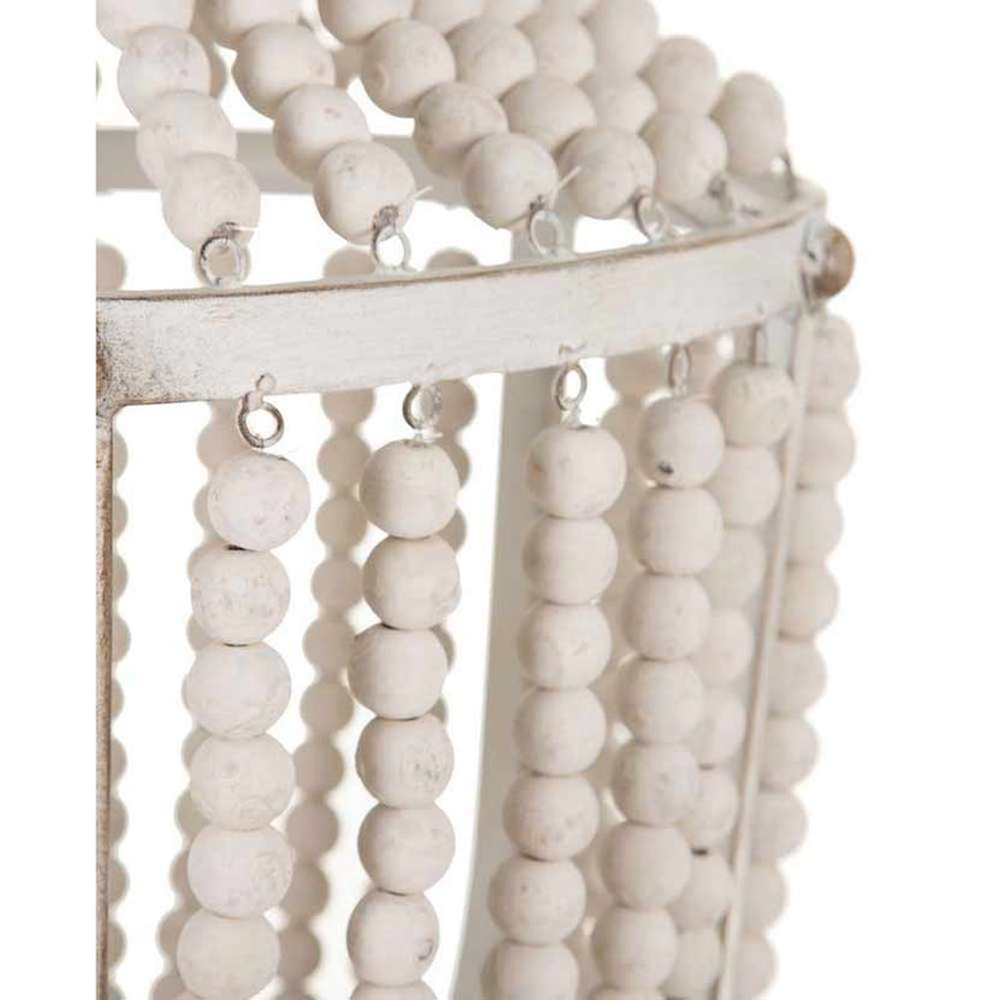 Kortárs mediterrán stílusú, patinás krém színű fémből és fehér színű tölgyfa gyöngysorból készült függeszték lámpa