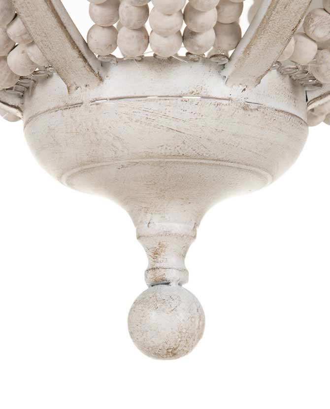 Kortárs mediterrán stílusú, patinás krém színű fémből és fehér színű tölgyfa gyöngysorból készült függeszték lámpa