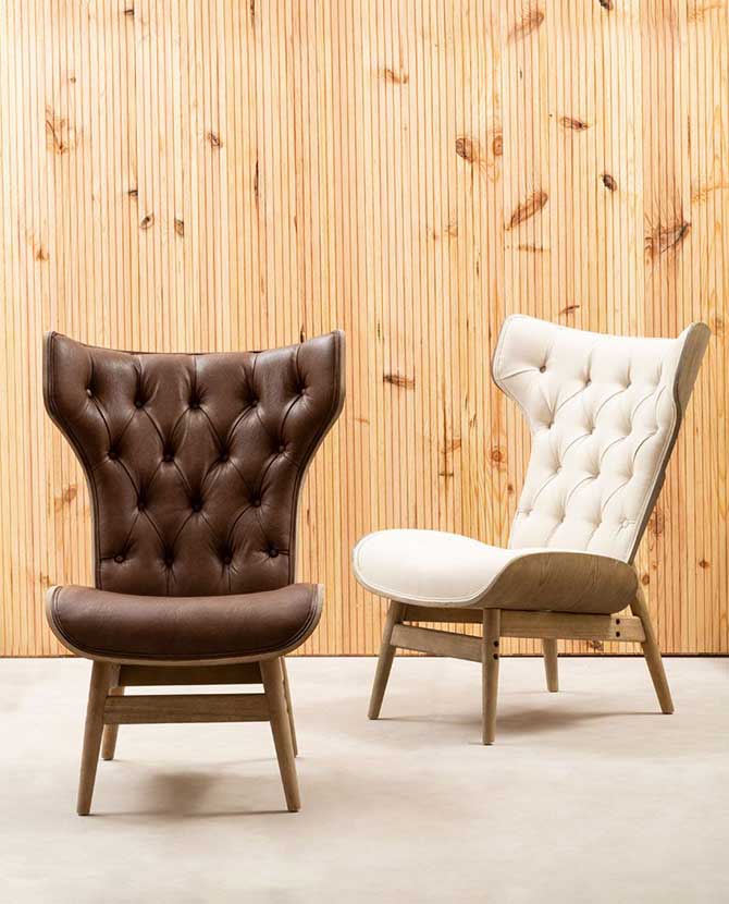 Prémium minőségű, kortárs stílusú, hajlított szilfából készült bőrhatású barna színű bársonnyal kárpitozott szárnyas relaxációs szék
