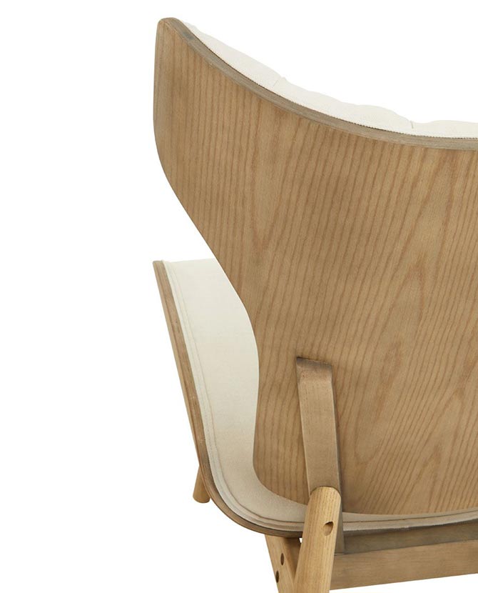 Prémium minőségű, kortárs stílusú, hajlított szilfából készült fehér színű vászonnal kárpitozott szárnyas relaxációs szék