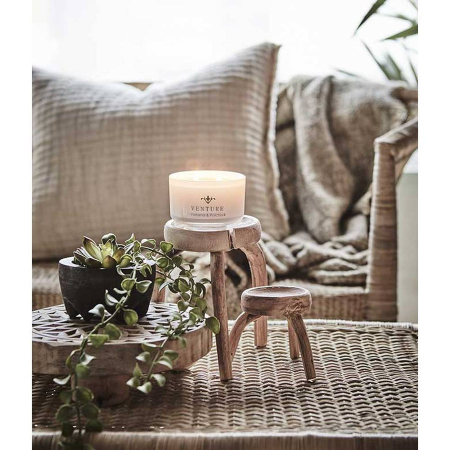 Prémium minőségű, formatervezett, kortárs törzsi stílusú, natúr színű, 100 cm hosszú, kézműves rattan dohányzóasztal