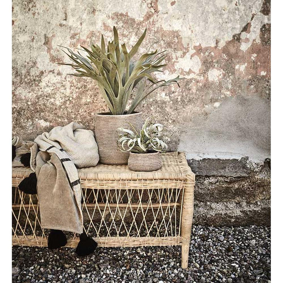 Prémium minőségű, formatervezett, kortárs törzsi stílusú, natúr színű, 160 cm hosszú, kézműves rattan dohányzóasztal