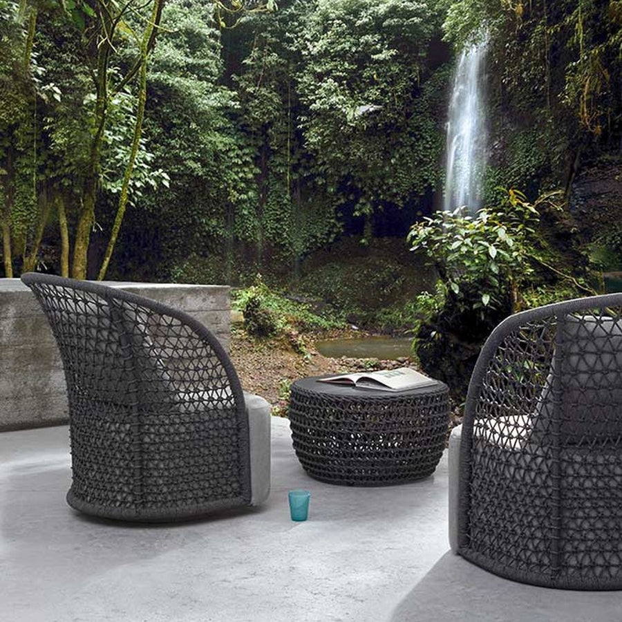 Kortárs stílusú, antracitszürke színű, forgatható, formatervezett kerti dizájn fotel.