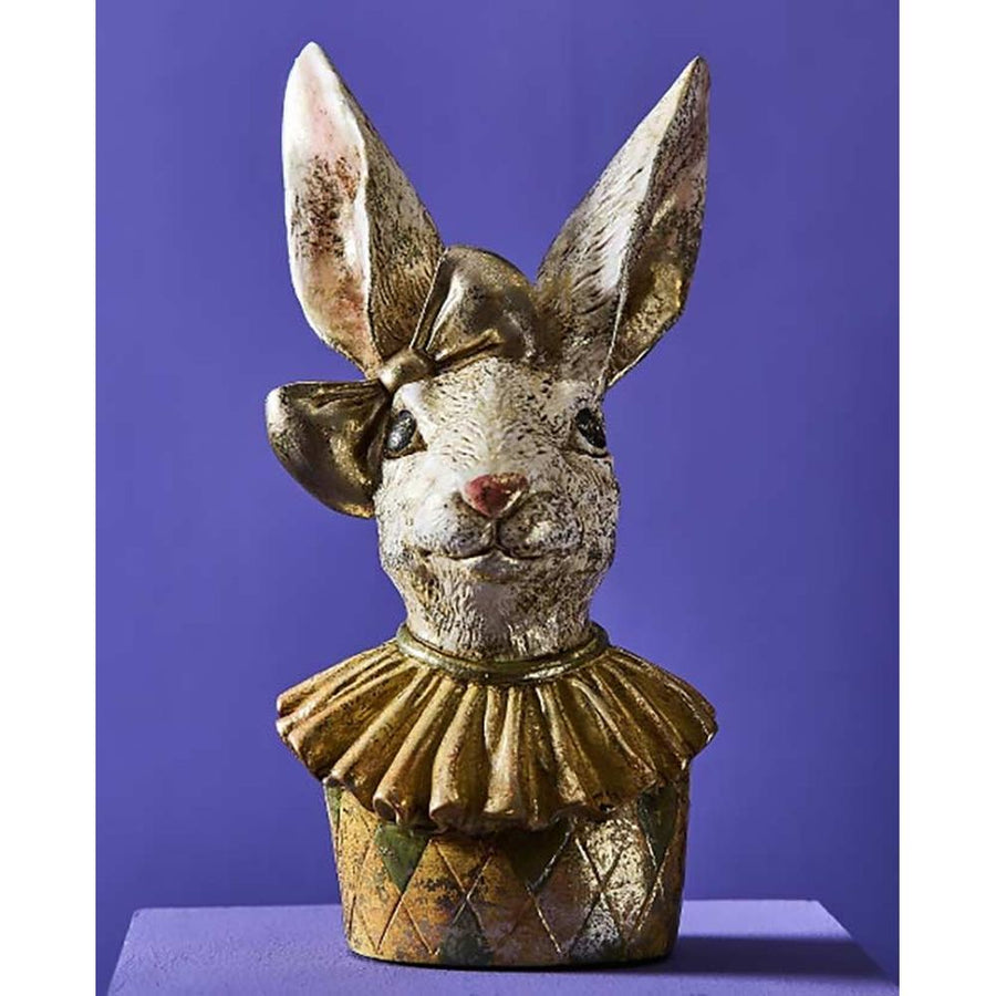 Antikolt felületű, kárómintás ruhát viselő, arany masnival díszített, spanyolgalléros nyuszi lány mellszobor.