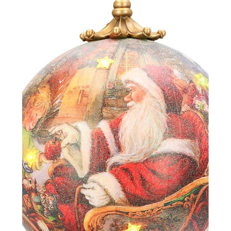 Vintage stílusú, LED-es kialakítású, Télapós életképpel díszített, nagyméretű függeszthető karácsonyi gömb dísz.