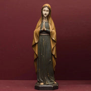 Szeplőtelen Szűzanyát ábrázoló figura.