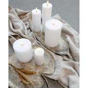 Levél formájú, 50 cm hosszú és 17 cm széles, patinás felületű, antikolt arany színű fém tálca.