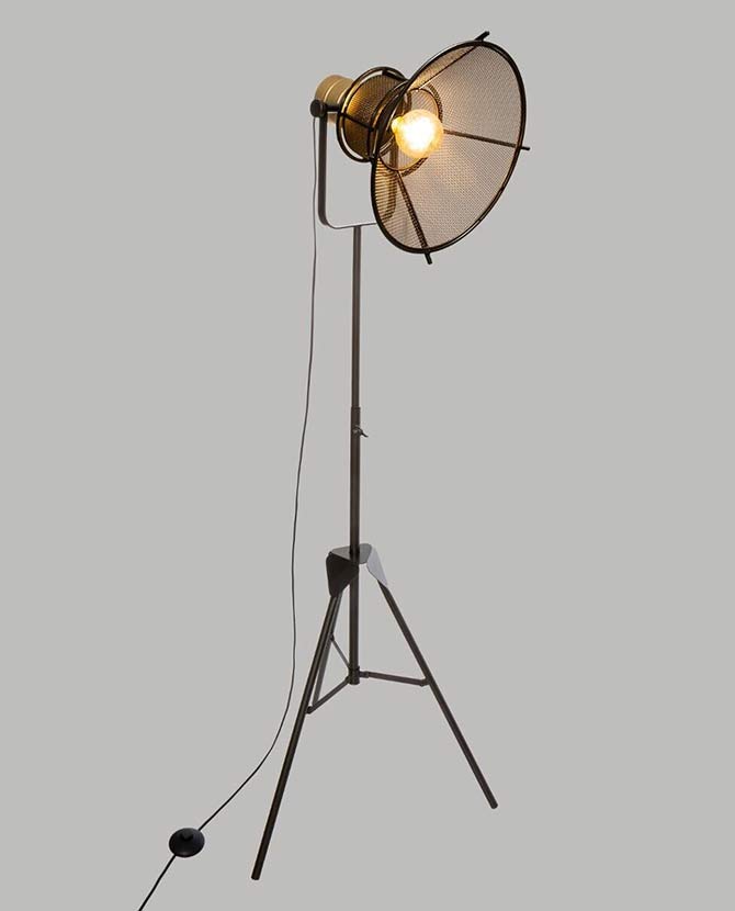 Loft stílusú, 146.5 cm magas, fémből készült, 3 lábú tripod állólámpa