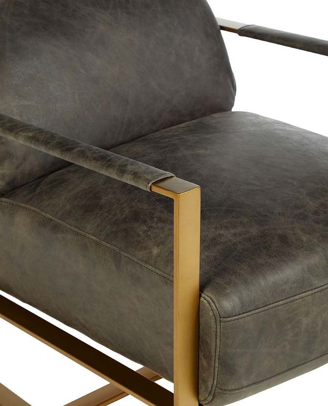 Matt arany színű bevonatú vasból készült, vintage sötétbarna színű marhabőrrel kárpitozott, kortárs-loft stílusú, formatervezett prémium fotel.