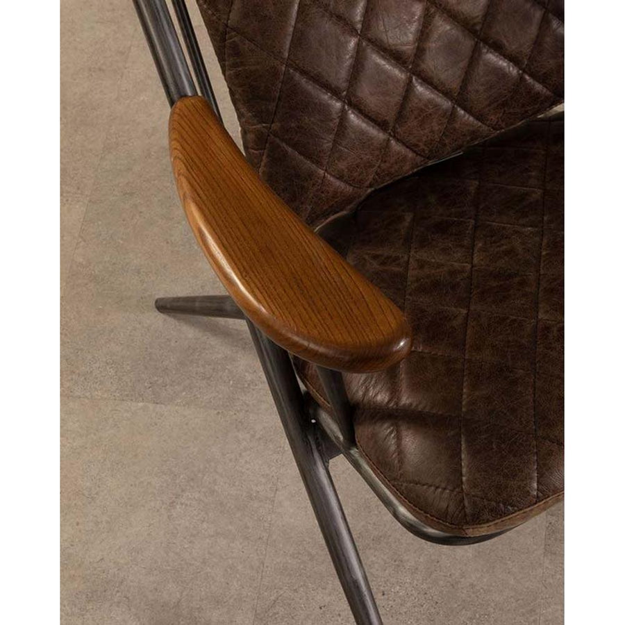 Vasból készült, vintage sötétbarna színű marhabőrrel kárpitozott, kortárs-loft stílusú, formatervezett prémium pihenő karosszék