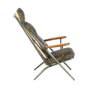 Vasból készült, vintage ébenfa színű marhabőrrel kárpitozott, kortárs-loft stílusú, formatervezett prémium pihenő karosszék.