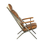 Vasból készült, vintage barna színű marhabőrrel kárpitozott, kortárs-loft stílusú, formatervezett prémium pihenő karosszék.