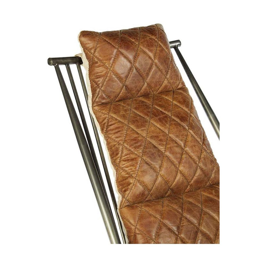 Vasból készült, vintage barna színű marhabőrrel kárpitozott, kortárs-loft stílusú, formatervezett prémium pihenő karosszék.