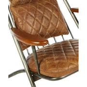 Vasból készült, vintage barna színű marhabőrrel kárpitozott, kortárs-loft stílusú, formatervezett prémium pihenő karosszék.