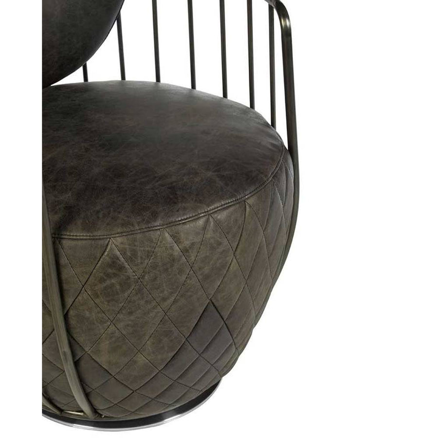 Vasból készült, 360 fokban körbe forgatható, ébenfa színű marhabőrrel kárpitozott, kortárs-loft stílusú, formatervezett prémium klubfotel.