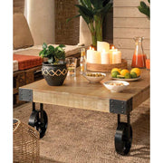 Natúr színű, tömör mangófából készült, 117 cm hosszú és 34 cm magas, loft stílusú kerekes dohányzóasztal