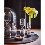 Loft stílusú, peremes üveg kémcső váza modern fémállványon