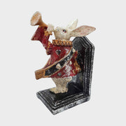 Harsonás nyuszi figurás könyvtámasz.