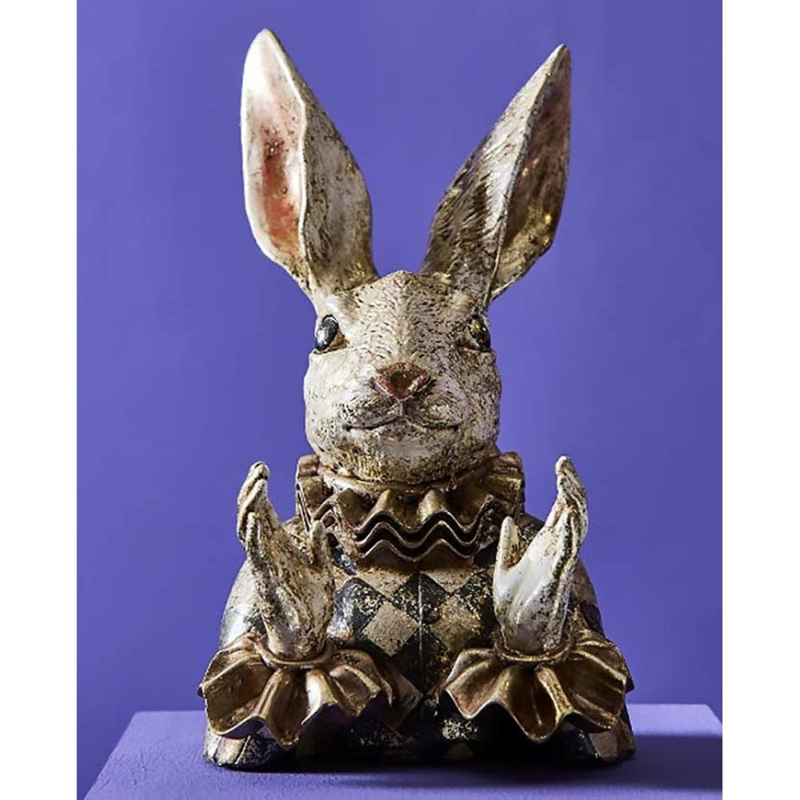 Antikolt felületű, kárómintás ruhát viselő, spanyolgalléros nyuszi mellszobor.