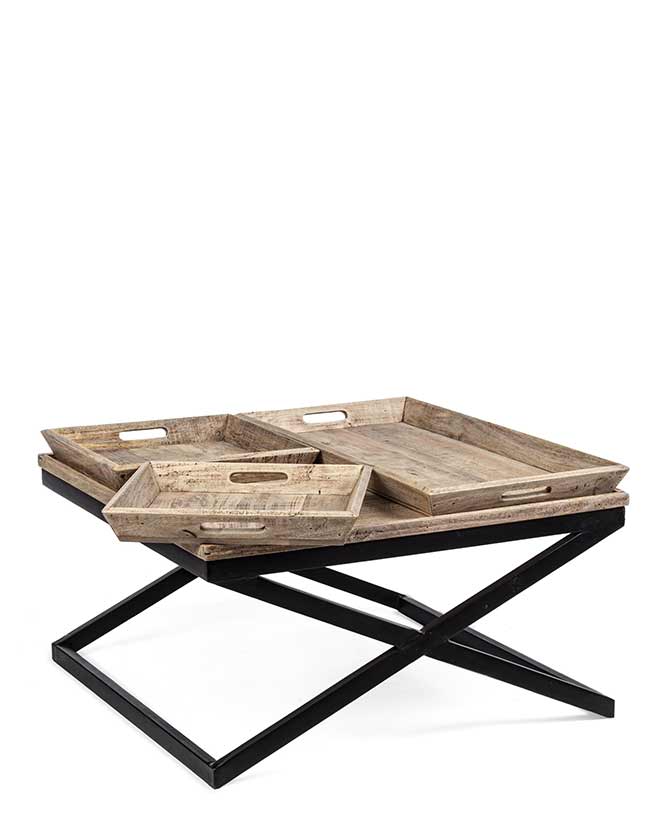Mangófából és acélból készült, skandináv stílusú dohányzóasztal.