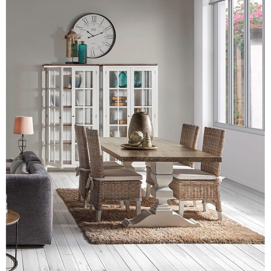 Tömör mindifából készült, modern-vidéki stílusú, kézműves vitrines szekrény.