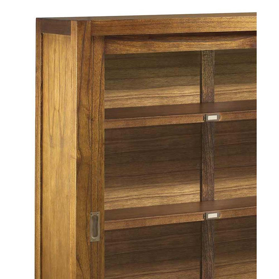 Loft stílusú, mindifából készült vitrines tárolószekrény részlete.