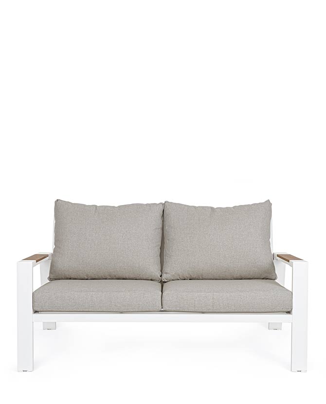 Modern fehér színű kerti kanapé bézs színű ülő és hátpárnákkal.