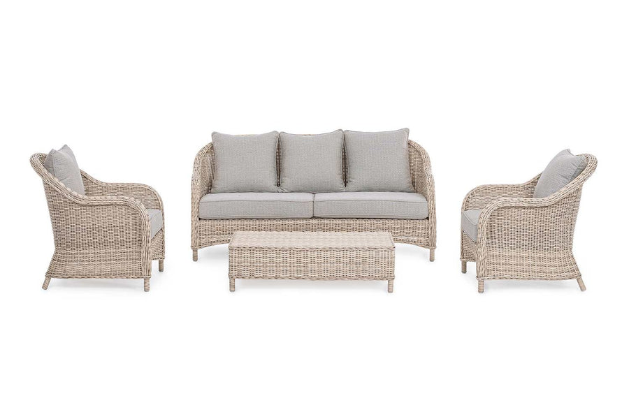 Vidéki vintage stílusú,, natúr színű műrattan kerti asztal.