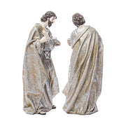 Karácsonyi betlehem József figurája lámpással a kezében