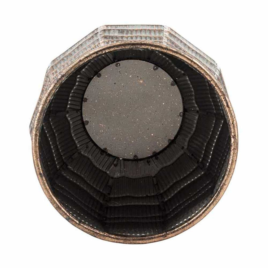 Dombormintás felületű, réz színű, nagyméretű fém kaspó