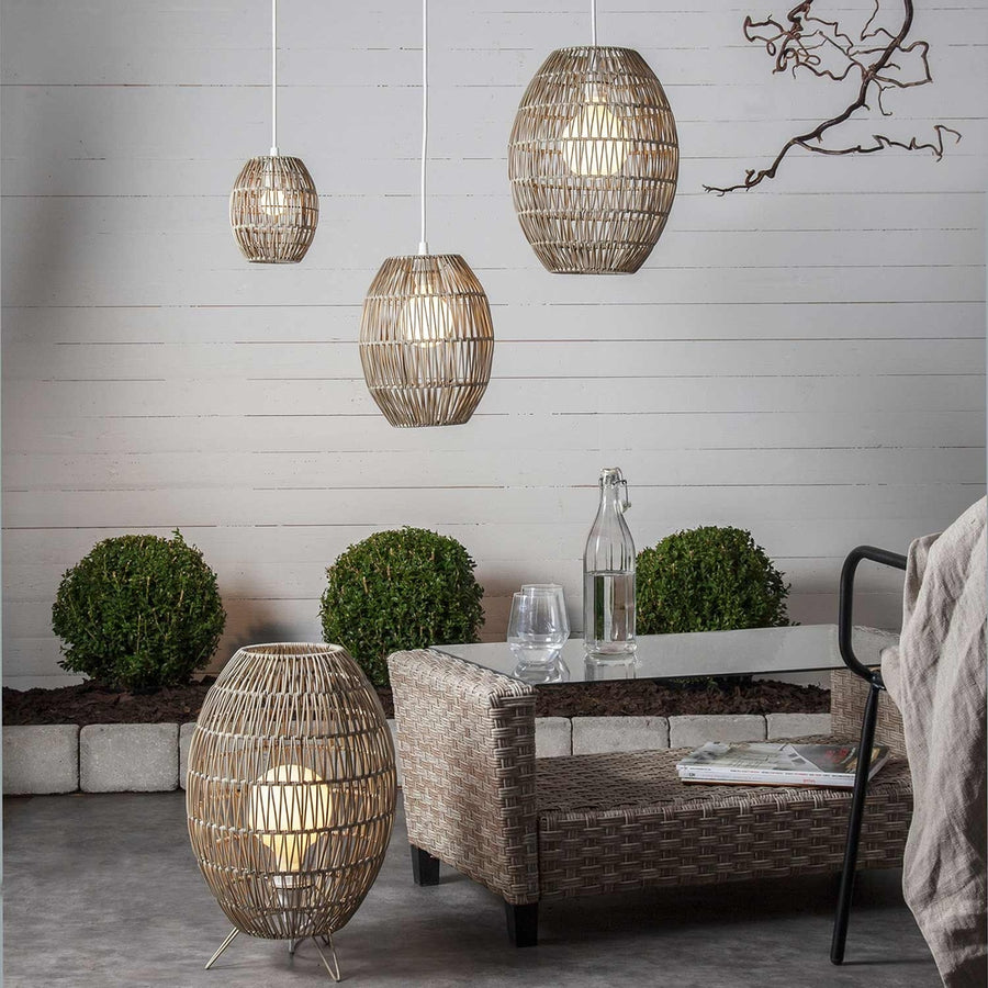 Kültéri bambusz lámpák, matt felületű opál LED izzókkal.