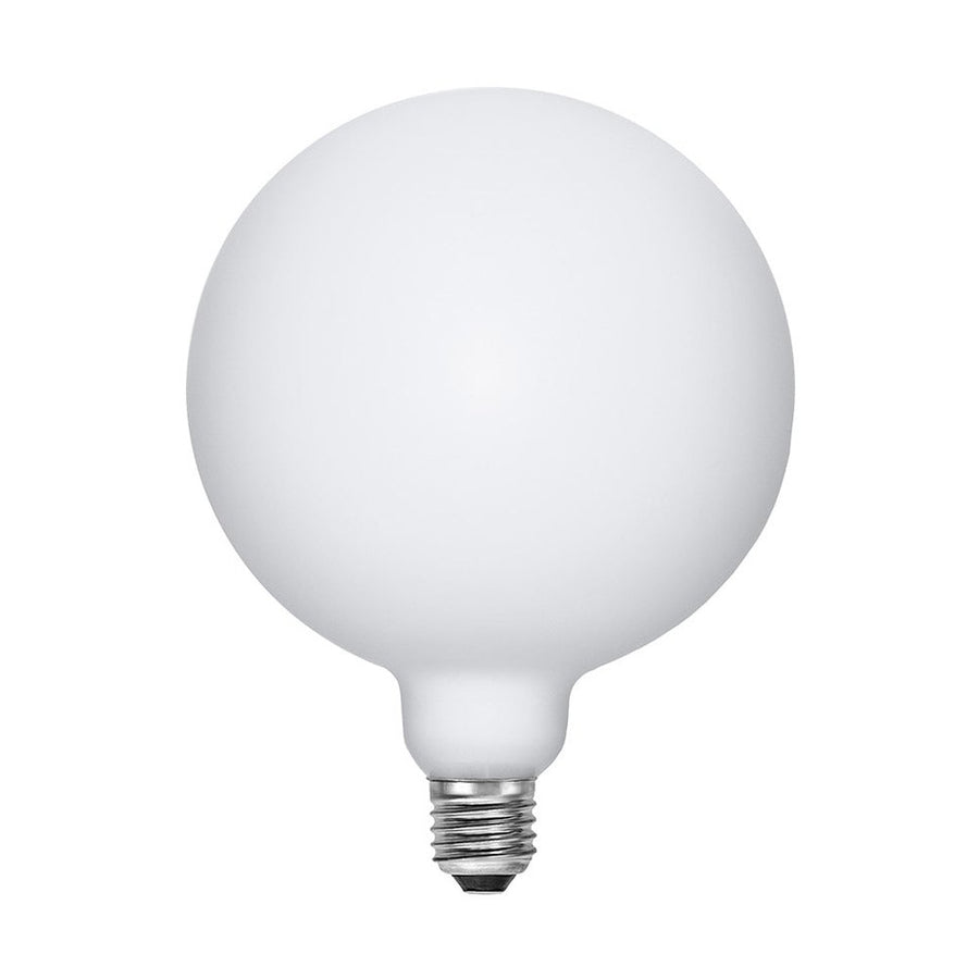 Matt felületű opál LED izzó.