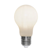 Matt felületű opál LED izzó.