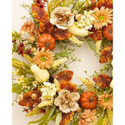 Exkluzív megjelenésű, őszi hangulatú, élethű kivitelezésű, 75 cm átmérőjű, vidéki vintage stílusú, mesterséges mű, dísztökös ajtókopogtató koszorú.