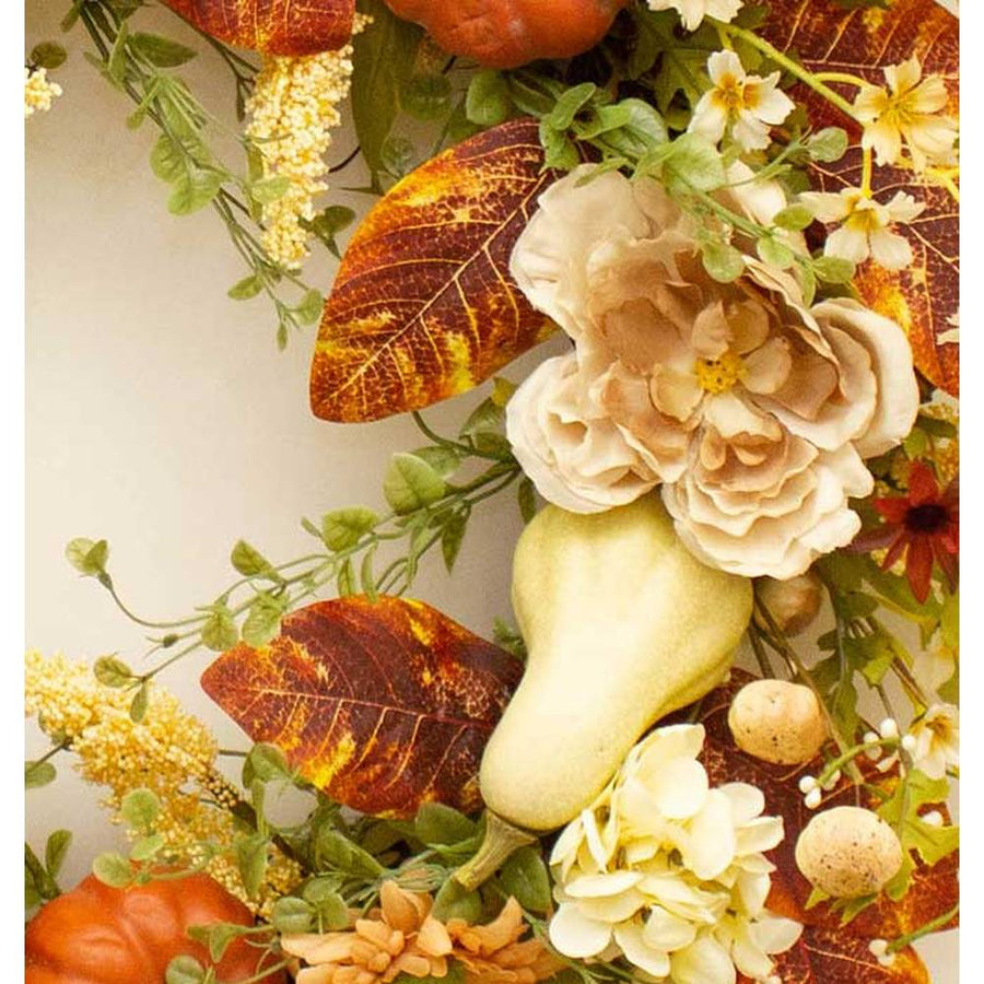 Exkluzív megjelenésű, őszi hangulatú, élethű kivitelezésű, 75 cm átmérőjű, vidéki vintage stílusú, mesterséges mű, dísztökös ajtókopogtató koszorú.