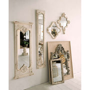 Prémium kategóriás, 128 cm magas, Shabby Chic stílusú, tört fehér színű, antikolt felületű, díszes indamintás kerettel díszített falitükör