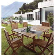 Prémium minőségű, mediterrán stílusú, összecsukható kézműves kerti teakfa karosszék  modern nyaraló kertjében 